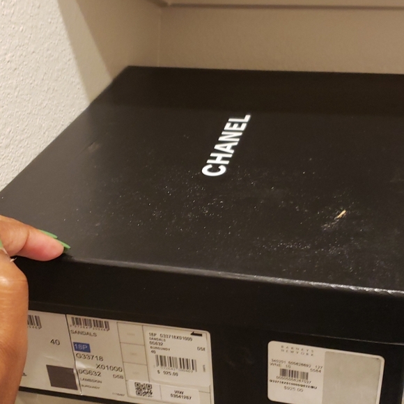 Loubutin - Picture 6 of 7